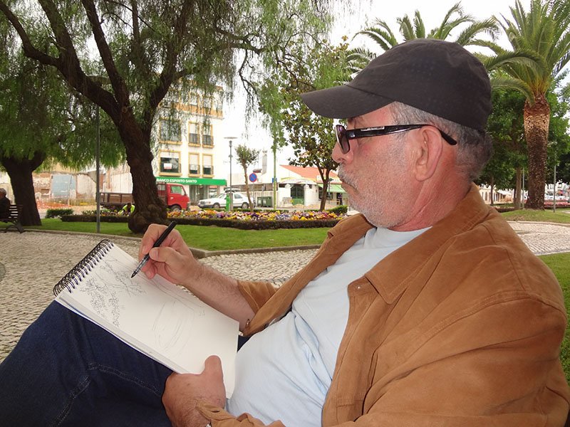 L'artiste travaillant sur une toile